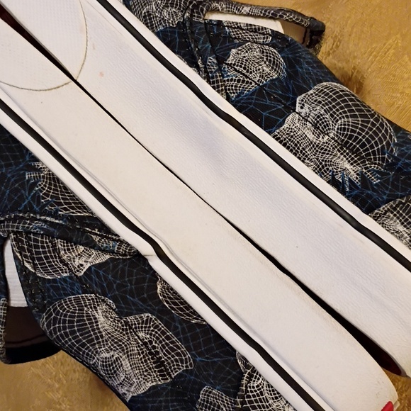 VANS RARE Black and White Skull Pattern Slip-Ons Women's 7.0 Men's 5.5 - Picture 12 of 14